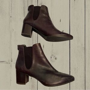 Stuart Weitzman Apogeelo brown leather Chelsea ankle boots heel pointed toe